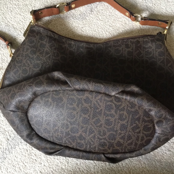 Calvin Klein purse - Picture 2 of 8